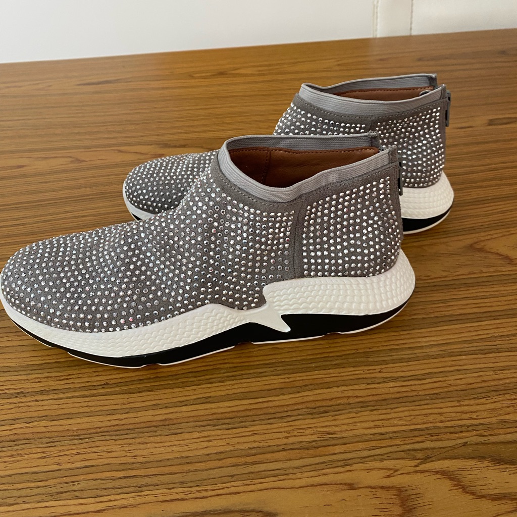 Nwt L'amour Des Pieds Cushioned Sneakers For Women